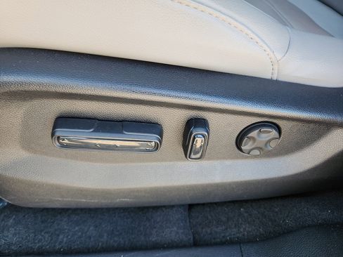 Used 2022 Honda CR-V Touring image 12