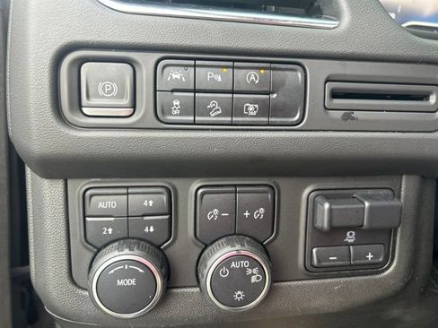 Used 2023 Chevrolet Tahoe Z71 w/ Luxury Package AWD/4WD image 15