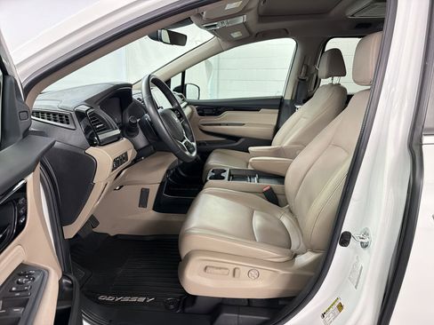 Certified 2024 Honda Odyssey Touring image 4