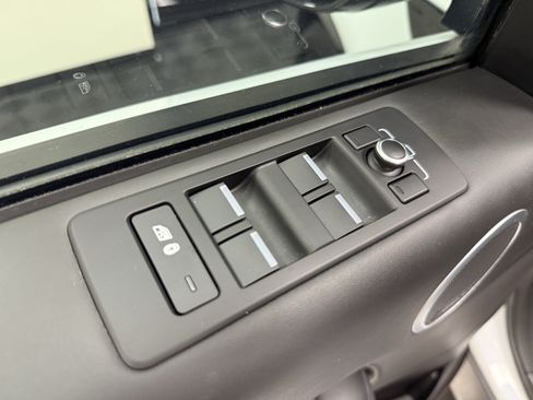 Used 2018 Land Rover Discovery HSE Luxury AWD/4WD image 11
