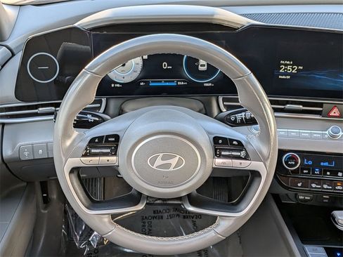 Used 2025 Hyundai Elantra SEL image 22