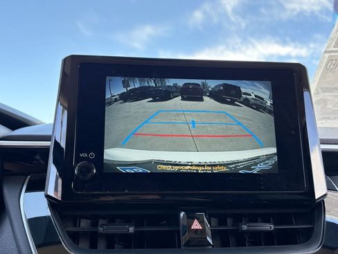 Used 2025 Toyota Corolla LE FWD image 21