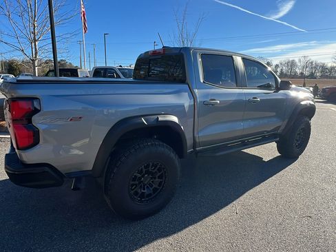 Used 2025 Chevrolet Colorado ZR2 w/ Technology Package image 8