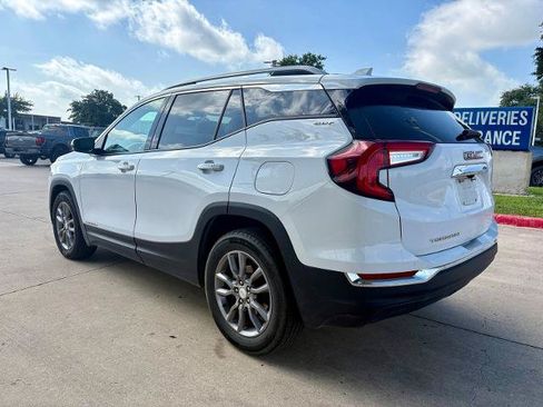 Used 2024 GMC Terrain SLT FWD image 3