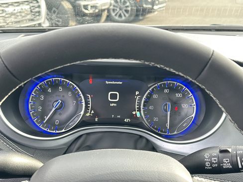 New 2026 Chrysler Pacifica Limited image 11