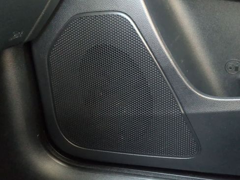 Used 2016 Jeep Cherokee Limited image 32