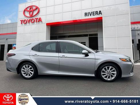 Used 2022 Toyota Camry LE w/ Carpet Mat Package (TMS) image 4