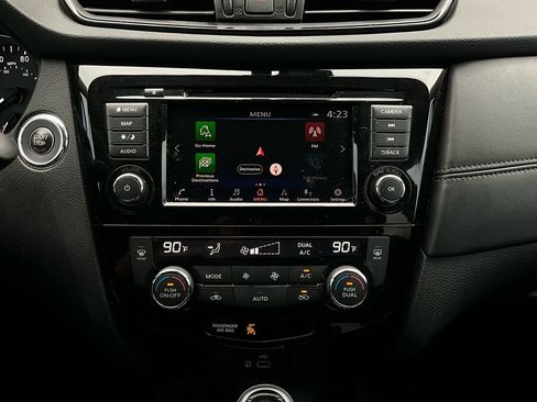 Used 2019 Nissan Rogue SL w/ Premium Package image 28