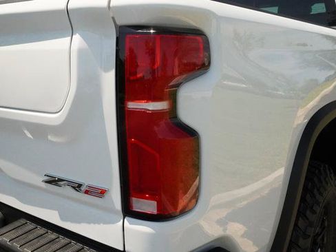 Used 2026 Chevrolet Silverado 2500 ZR2 AWD/4WD image 38