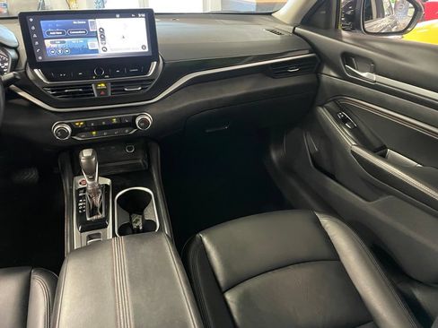 Certified 2023 Nissan Altima 2.5 SR w/ SR Premium Package FWD image 10
