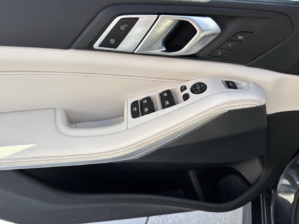 Used 2022 BMW X5 sDrive40i w/ M Sport Package RWD image 40