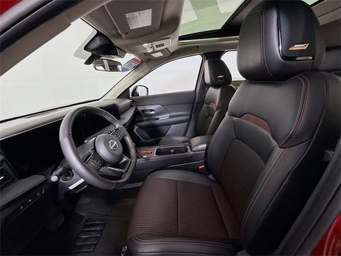 Used 2026 Nissan Kicks SR w/ SR Premium Package image 6