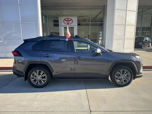 Certified 2025 Toyota RAV4 XLE Premium image 3