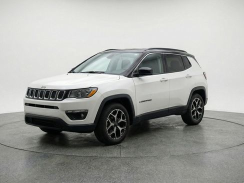 Used 2025 Jeep Compass Limited image 3