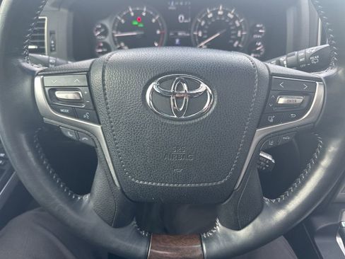 Used 2021 Toyota Land Cruiser image 16