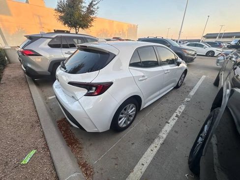 Used 2025 Toyota Corolla SE FWD image 3