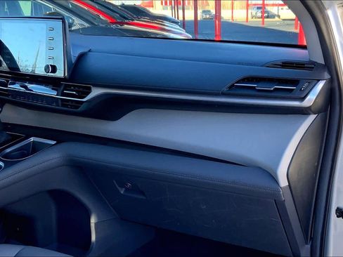 Used 2024 Toyota Sienna XLE image 19