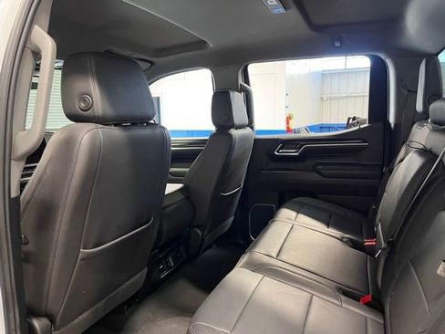 Used 2025 GMC Sierra 1500 SLT AWD/4WD image 18