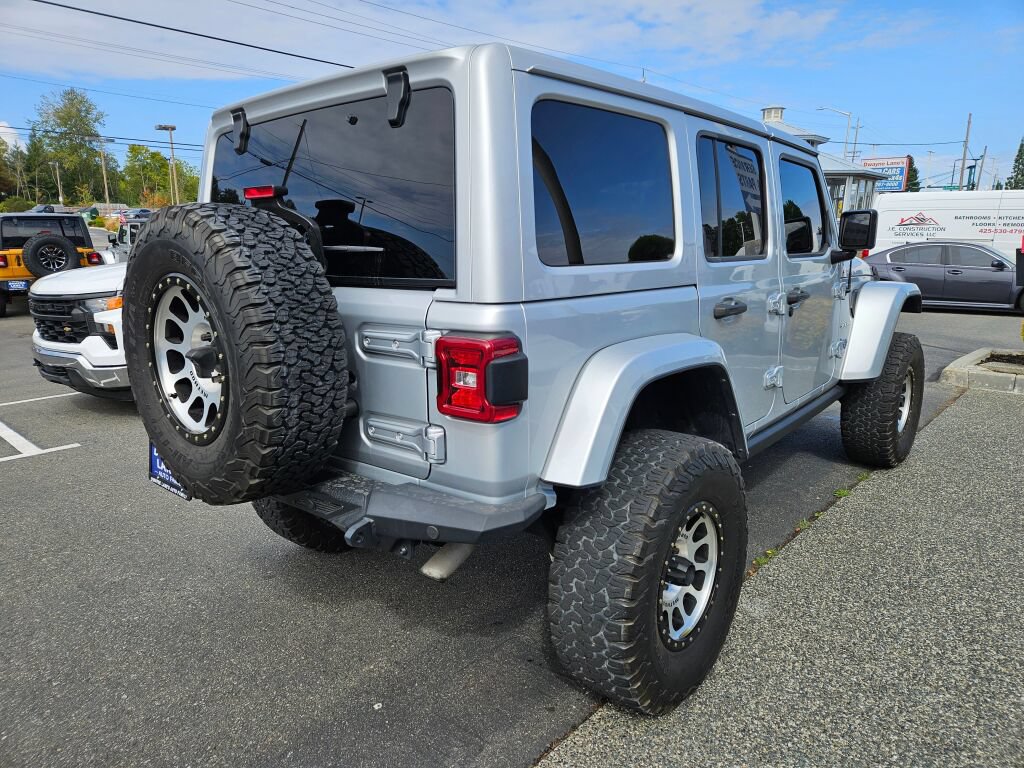 Used 2023 Jeep Wrangler Unlimited Sahara w/ Cold Weather Group AWD/4WD image 5