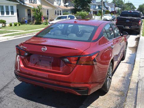 Used 2025 Nissan Altima 2.5 SV FWD image 6