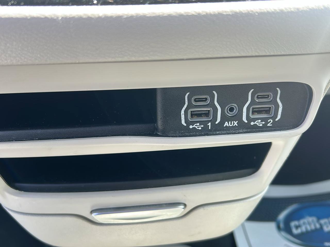 Used 2024 Chrysler Pacifica Touring-L FWD image 23