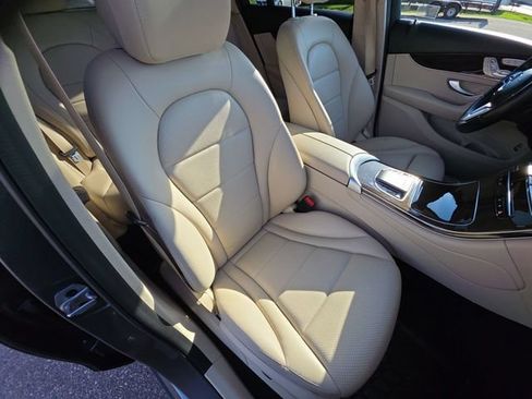 Used 2022 Mercedes-Benz GLC 300 4MATIC image 27