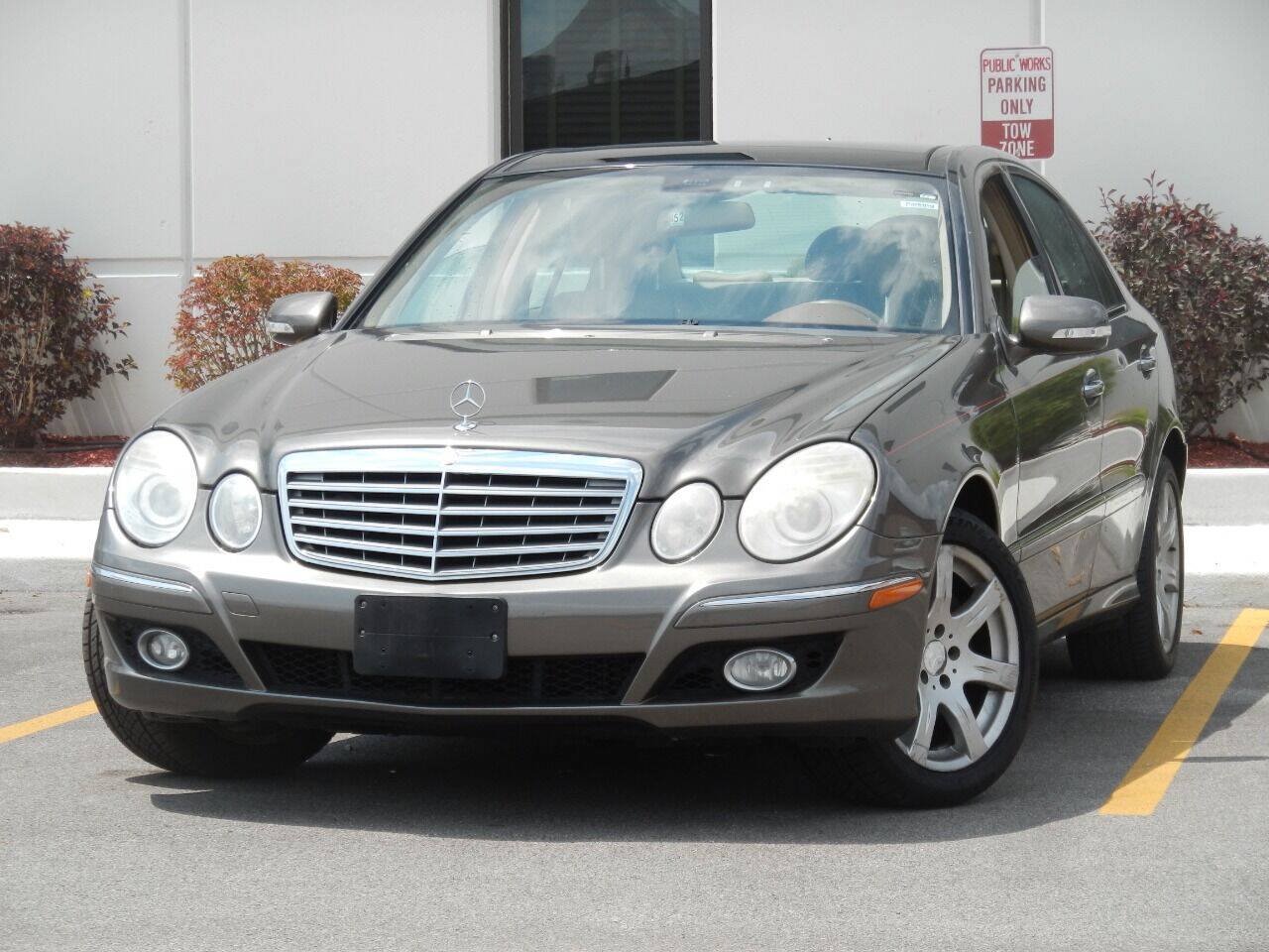 Used 2008 Mercedes-Benz E 350 4MATIC Sedan image 3