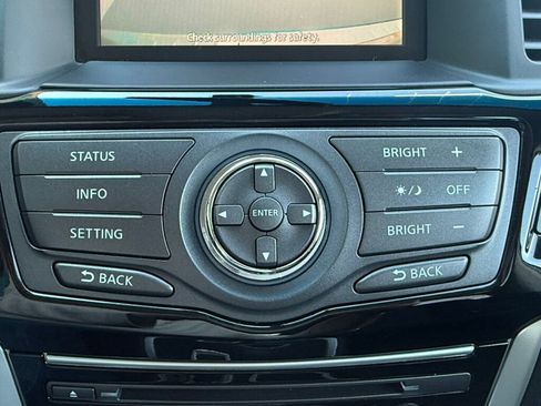 Used 2016 Nissan Pathfinder SV image 36