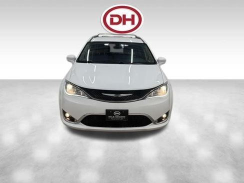 Used 2020 Chrysler Pacifica Touring-L FWD image 7