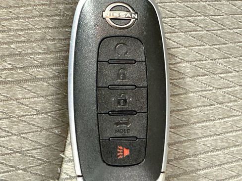 Used 2025 Nissan Rogue SV AWD/4WD image 16