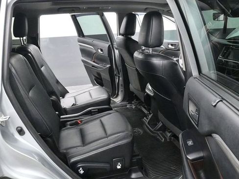Used 2019 Toyota Highlander Limited Platinum image 11
