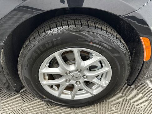 Used 2023 Chrysler Pacifica Touring-L FWD image 14