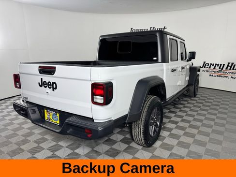 Used 2025 Jeep Gladiator Sport AWD/4WD image 7