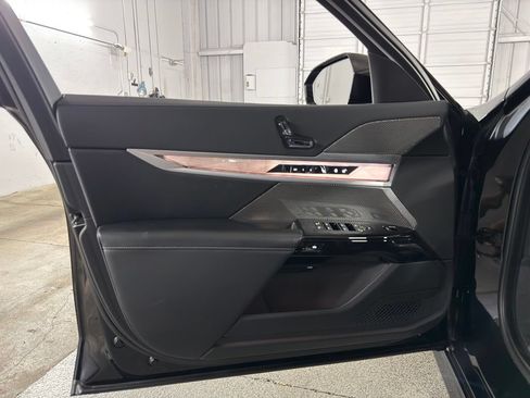 Used 2023 BMW i7 xDrive60 AWD/4WD image 19