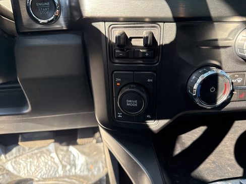 Used 2023 Ford F250 Lariat w/ Lariat Ultimate Package image 31