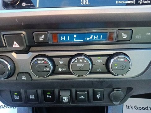 Used 2022 Toyota Tacoma TRD Off-Road image 23