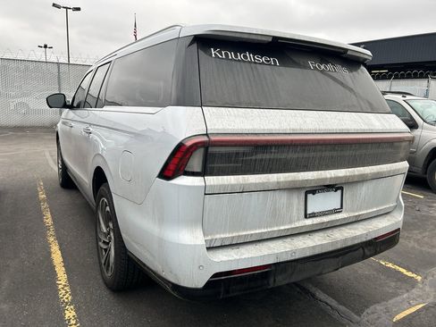 Used 2025 Lincoln Navigator L Reserve image 4