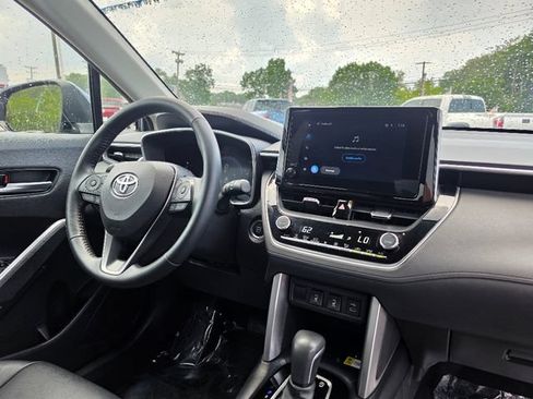 Used 2023 Toyota Corolla Cross XLE w/ Convenience Package AWD/4WD image 13