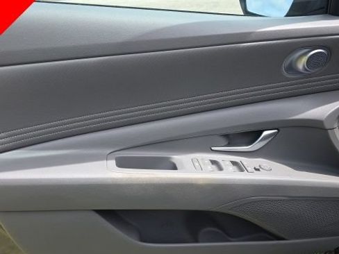 Used 2023 Hyundai Elantra SEL w/ Convenience Package FWD image 4