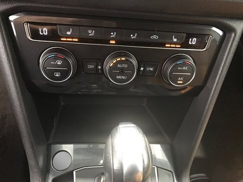 Used 2019 Volkswagen Tiguan SEL w/ 3rd Row Seat Package AWD/4WD image 18
