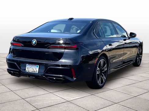 Used 2025 BMW 760i xDrive AWD/4WD image 9