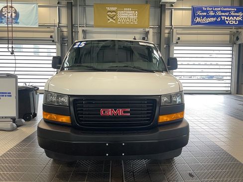 Used 2025 GMC Savana 3500 Extended RWD image 3