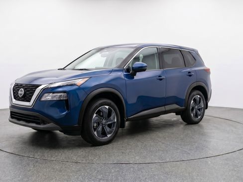 Used 2025 Nissan Rogue SV AWD/4WD image 3