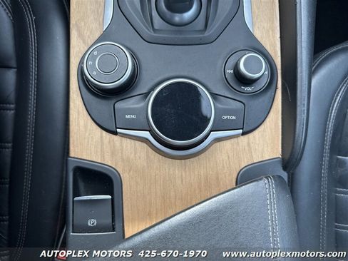 Used 2017 Alfa Romeo Giulia Ti w/ TI Lusso Light Wood Package image 29
