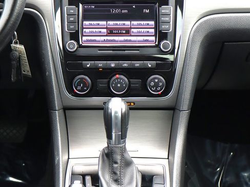 Used 2015 Volkswagen Passat TDI SE FWD image 13