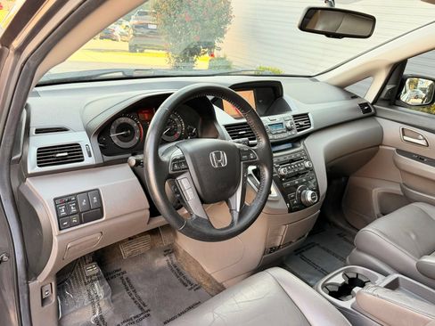 Used 2013 Honda Odyssey Touring Elite image 16