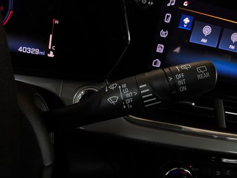 Used 2025 Chevrolet Trax LT FWD image 35