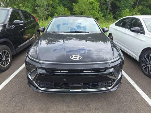 Used 2025 Hyundai Sonata SEL FWD image 2