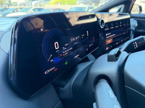 Used 2024 Chevrolet Equinox EV RS FWD image 11