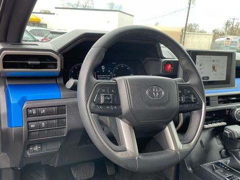 Used 2025 Toyota Tacoma TRD Off-Road AWD/4WD image 33